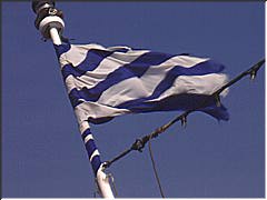 Siro: bandera griega al viento &copy; Jos&eacute; Mar&iacute;a Ciordia