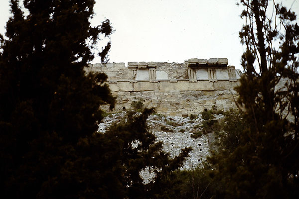 Atenas: detalle de la muralla de la Acr&oacute;polis &copy; Jos&eacute; Mar&iacute;a Ciordia