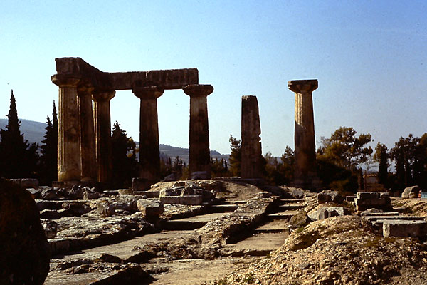 Corinto: templo de Apolo &copy; Jos&eacute; Mar&iacute;a Ciordia