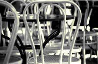 Atenas: sillas de una caf&eacute;